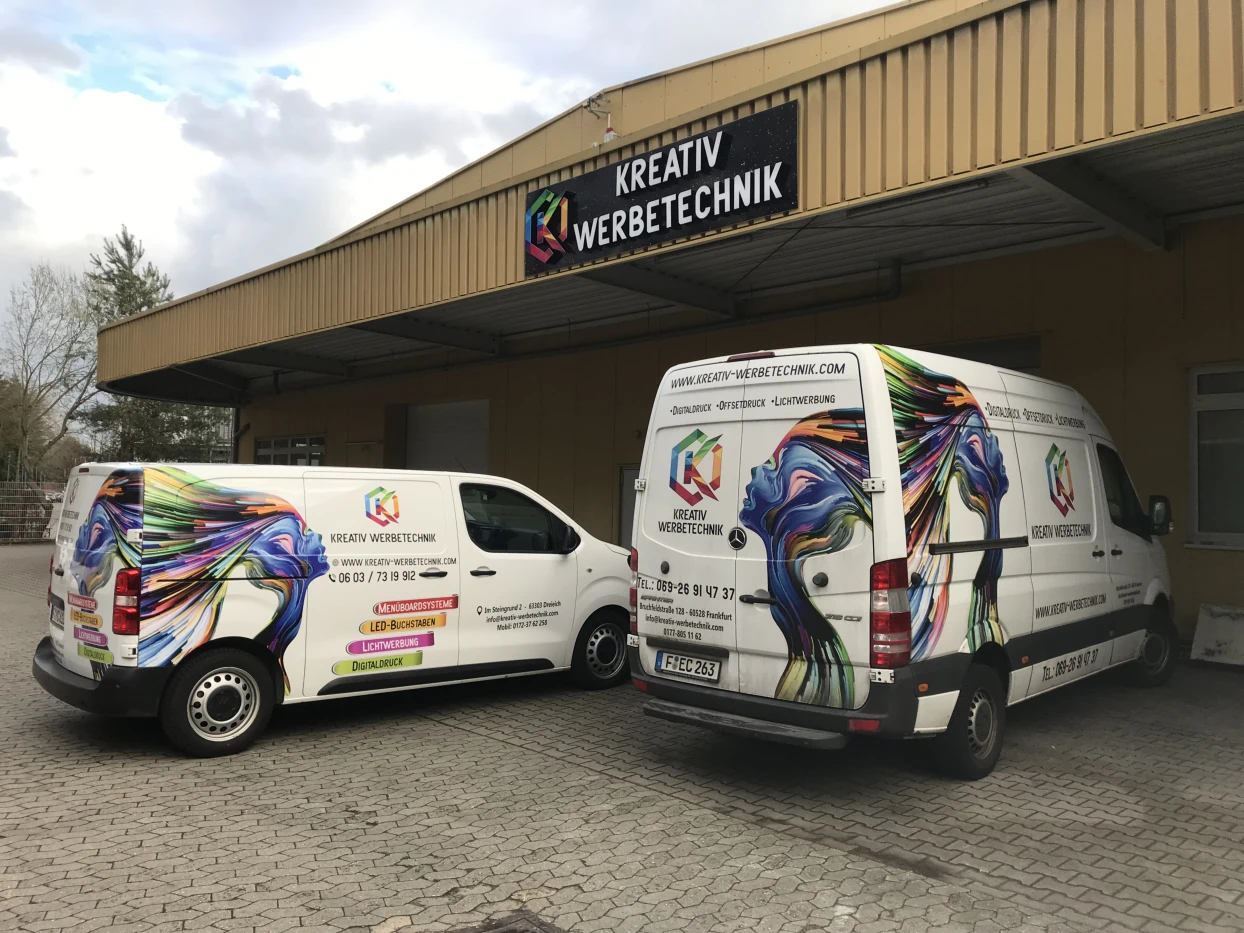 Transporter rückseite mit Firmenlogo