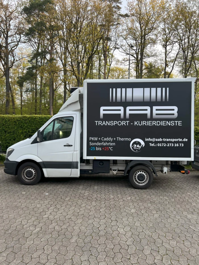 Transporter seitliche und Motorhaube mit Beschriftung